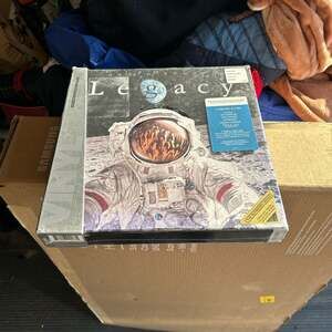 Garth Brooks Legacy The Numbered Series Remixed/Remastered 7 Vinyl LPs & 7 CDs B